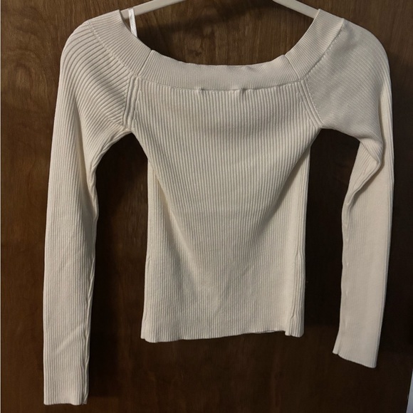 NWOT Abercrombie off-the-shoulder sweater - Picture 2 of 3